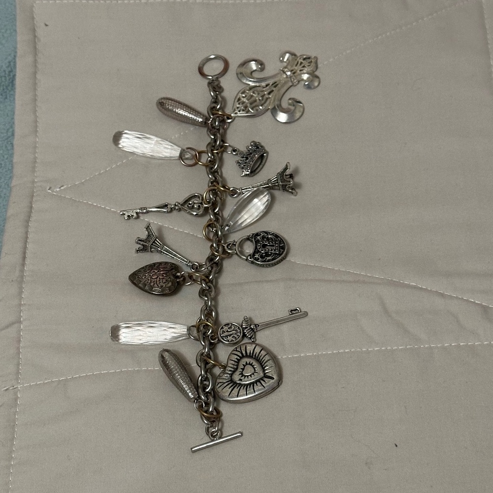 Vintage Statement piece! Charm bracelet w/lots of charms! Extremely unique! - Picture 4 of 9